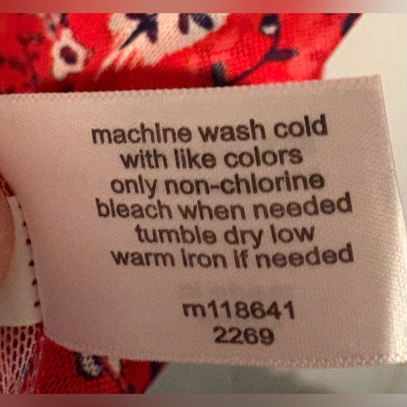 Lane Bryant 18/20 Red Patterned V-Neck Blouse - Picture 4 of 7